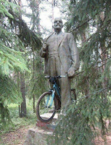 Мем: Памятник "Ленин побеждает в Тур де Франс", Andrews