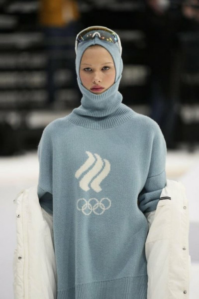 Мем: Российская олимпийская форма 2022: цвет булыжный - самый модный!
