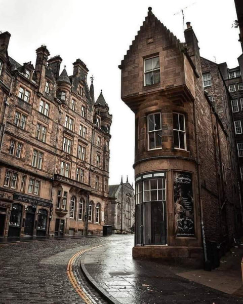 Мем: Эдинбург, город, словно взятый из книги о Гарри Поттере, Интроверт