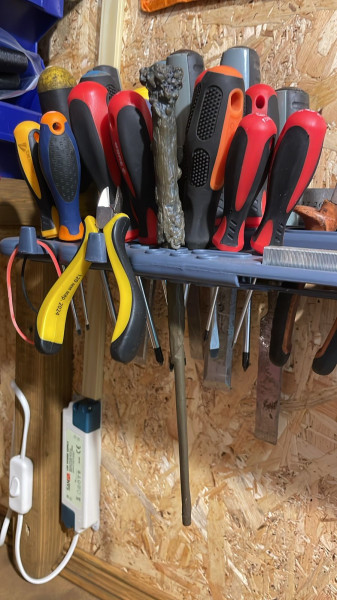 Мем: Когда обычные отвертки не помогают., henh