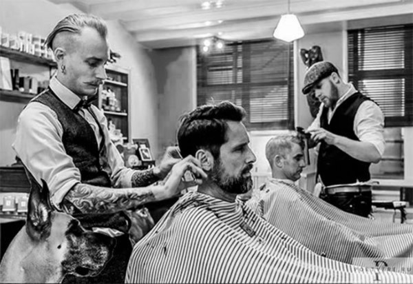 Мем: В барбершопе