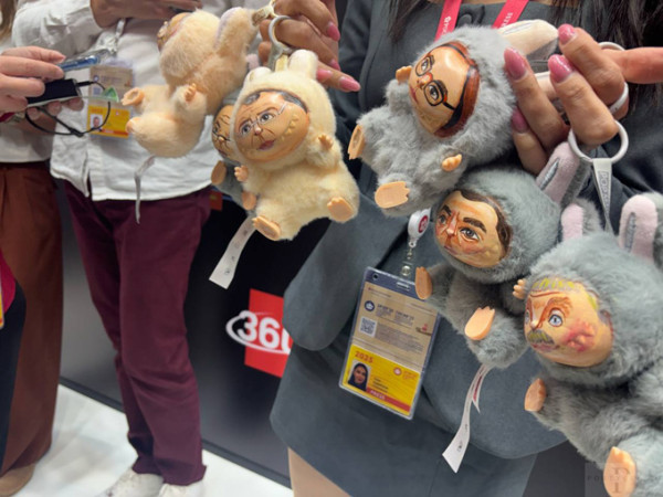 Мем: Ко Дню глупых игрушек в тему