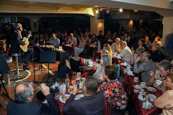 Мем: По случаю дня бардовской песни