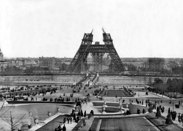 Мем: Строительство Эйфелевой башни, Париж, 1880 год, Леонид Хлыновский