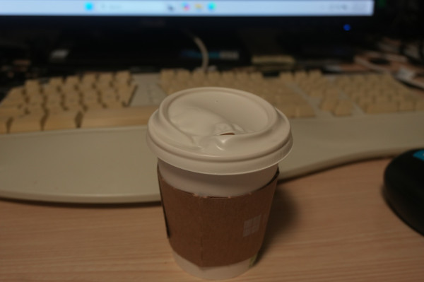 Мем: В понедельник утром даже кофий не доволен., Grok