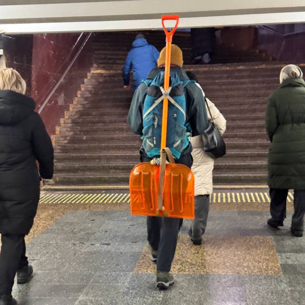 Мем: 🪏Главный аксессуар этой зимы., henh