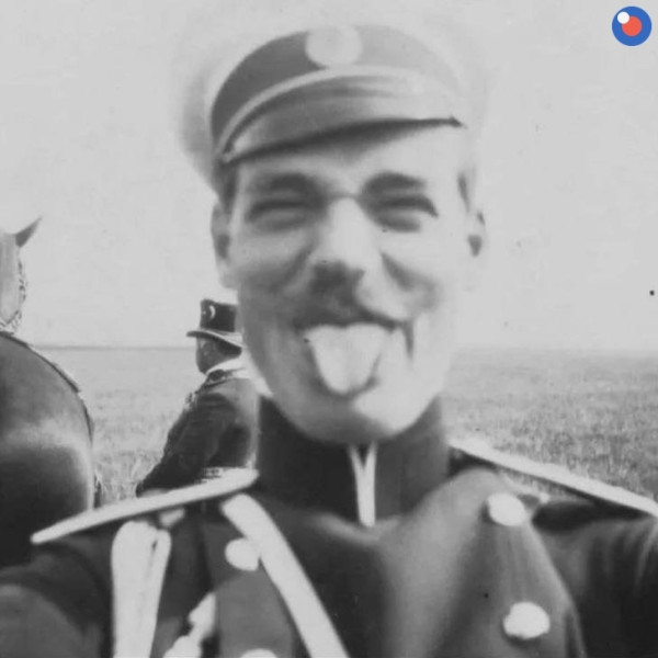 Мем: Они тоже любили селфи...